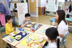 大きな一口！おいしそう！