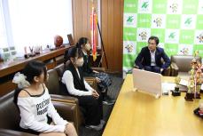 大会報告中、市長の質問に受け答え