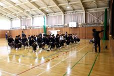 真剣に聞いています