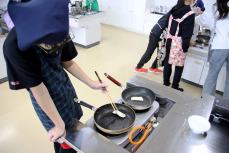 ギョーザに焼き目を。いい香り