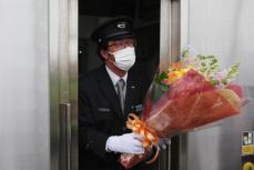 8_名寄出身の運転手・村上さんに花束贈呈