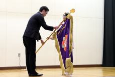 5小学校旗返納