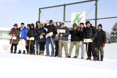 国際雪像を作成した皆さん