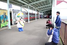 なよろうと車両を撮る鉄道ファン