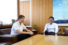大塚選手と加藤市長の対談