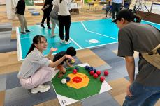 説明する学生