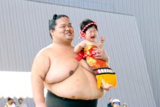 赤ちゃん相撲の様子5