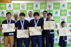 少し表情が緩んだ集合写真