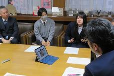 自作のパワーポイントを用い報告