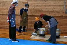 保護者・地域の方がたくさんお手伝いしてくれました