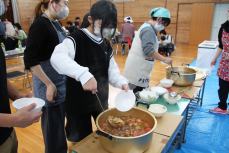 昨晩作ってくれたお雑煮、具沢山でおいしそう