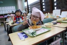 給食の様子2