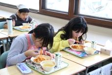 給食の様子3