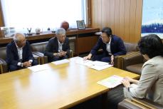 地図に掲載された詳細を見ている