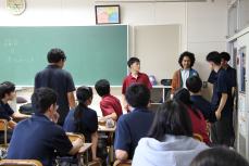 クラスにお邪魔したり