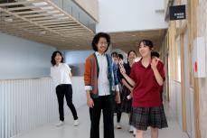 実習棟を見学したり