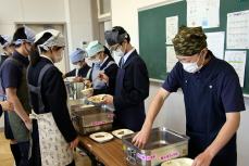給食の様子1