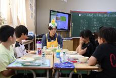 いただきますの前にJAの方とちょっとおしゃべり