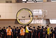 枠の中を通すのが難しい。