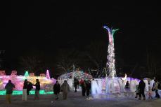 イルミネーションもきれいにライトアップ