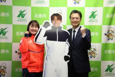 晴冬選手の等身大パネルとも記念撮影