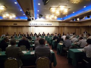 懇談会の様子の写真