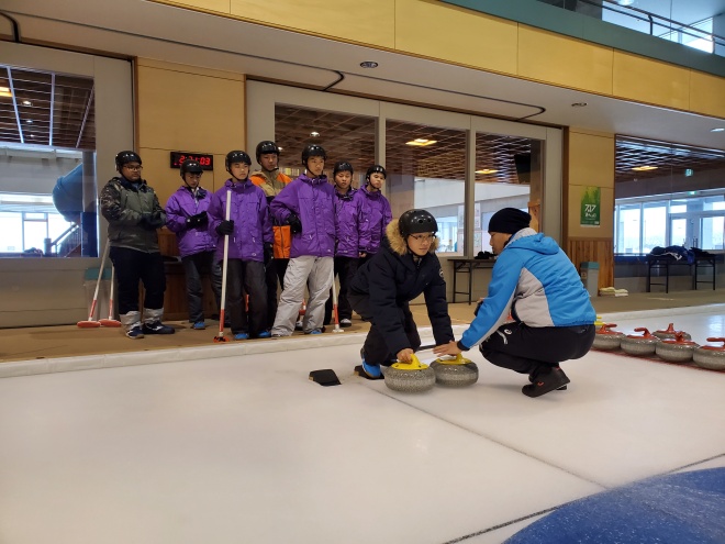 台中市立中港高校カーリング体験